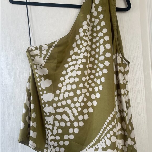 The Odes Lola Top In Olive - Picture 5 of 6